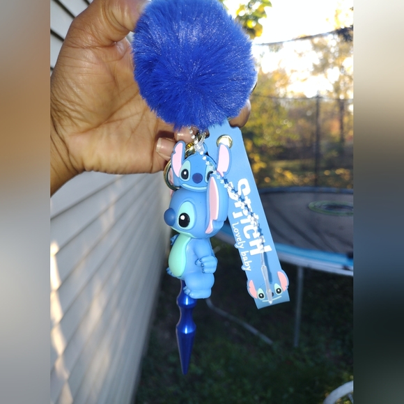 BLUE STITCH 💙 KEYCHAIN - Picture 5 of 5